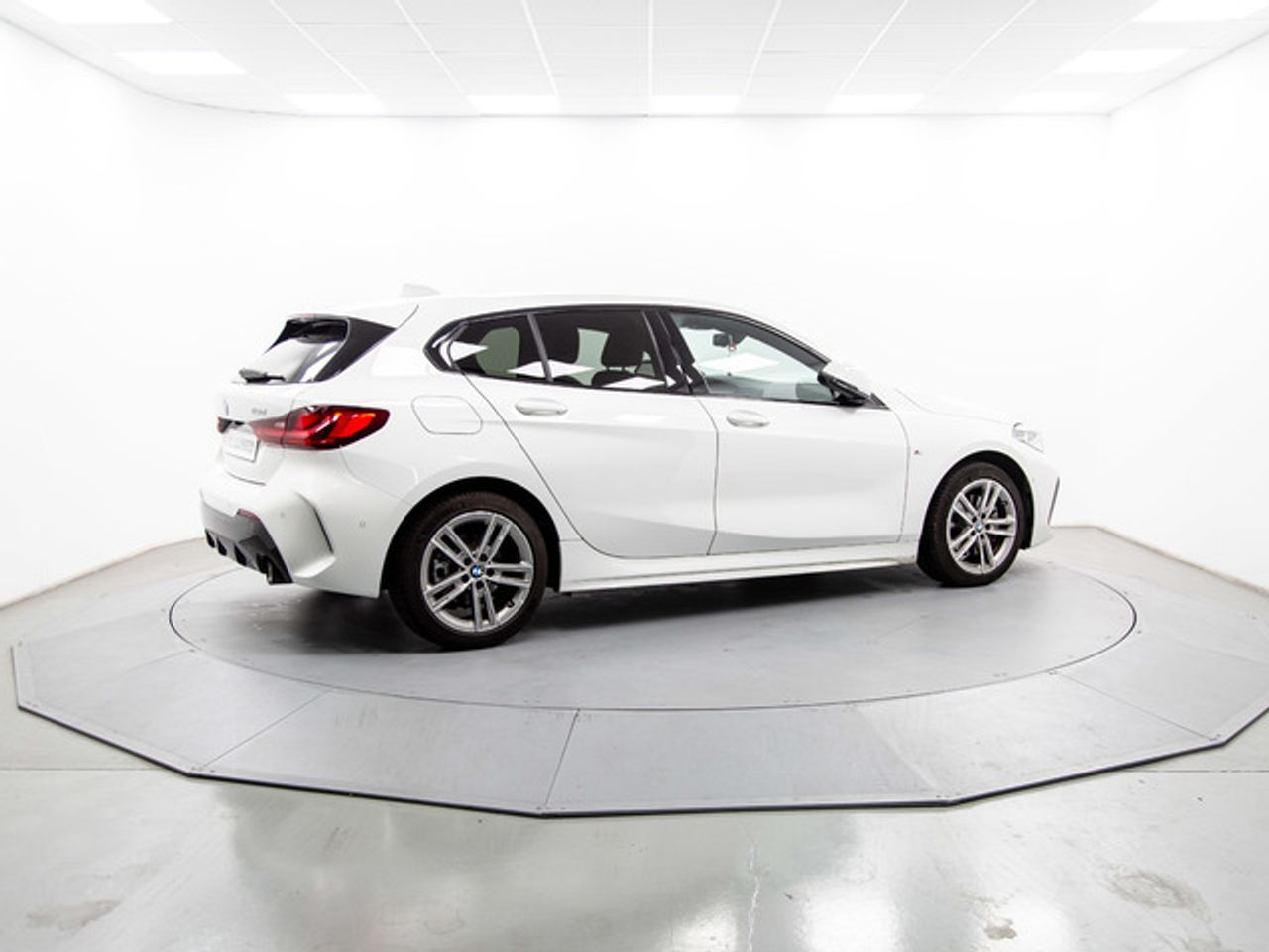 BMW Serie 1 118d business 110 kw (150 cv)  2023 Diésel - Foto 12