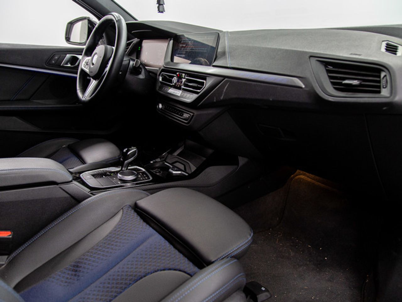 BMW Serie 1 118d business 110 kw (150 cv)  2023 Diésel - Foto 9