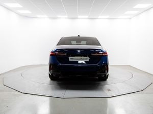 BMW Serie 5 550e xdrive 360 kw (490 cv)  2025 Híbrido (Gasolina) - Foto 9