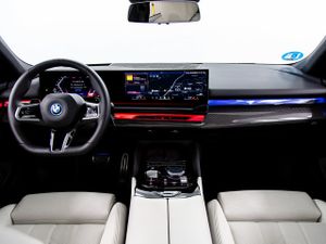 BMW Serie 5 550e xdrive 360 kw (490 cv)  2025 Híbrido (Gasolina) - Foto 13