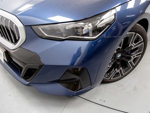 BMW Serie 5 550e xdrive 360 kw (490 cv)  2025 Híbrido (Gasolina) - Foto 11