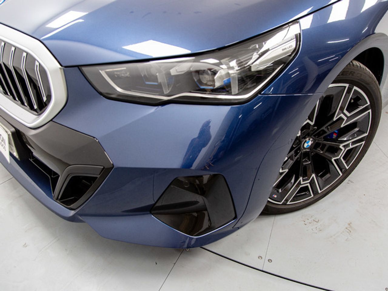 BMW Serie 5 550e xdrive 360 kw (490 cv)  2025 Híbrido (Gasolina) - Foto 7