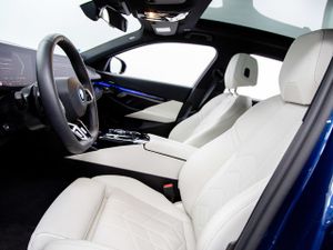 BMW Serie 5 550e xdrive 360 kw (490 cv)  2025 Híbrido (Gasolina) - Foto 27