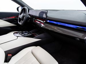 BMW Serie 5 550e xdrive 360 kw (490 cv)  2025 Híbrido (Gasolina) - Foto 15