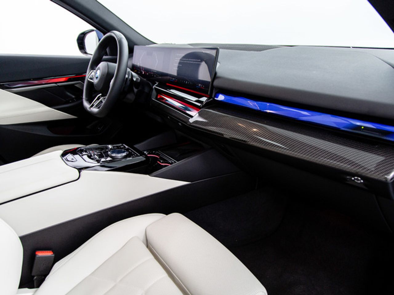 BMW Serie 5 550e xdrive 360 kw (490 cv)  2025 Híbrido (Gasolina) - Foto 9