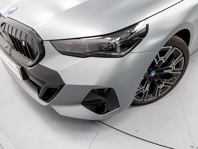 BMW i5 edrive40 touring 250 kw (340 cv)