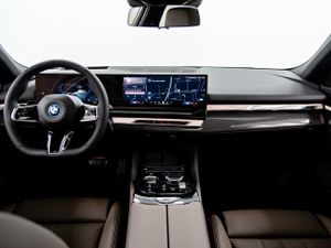 BMW i5 edrive40 touring 250 kw (340 cv)  2024 Eléctrico - Foto 13