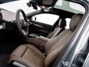 BMW i5 edrive40 touring 250 kw (340 cv)  2024 Eléctrico - Foto 27