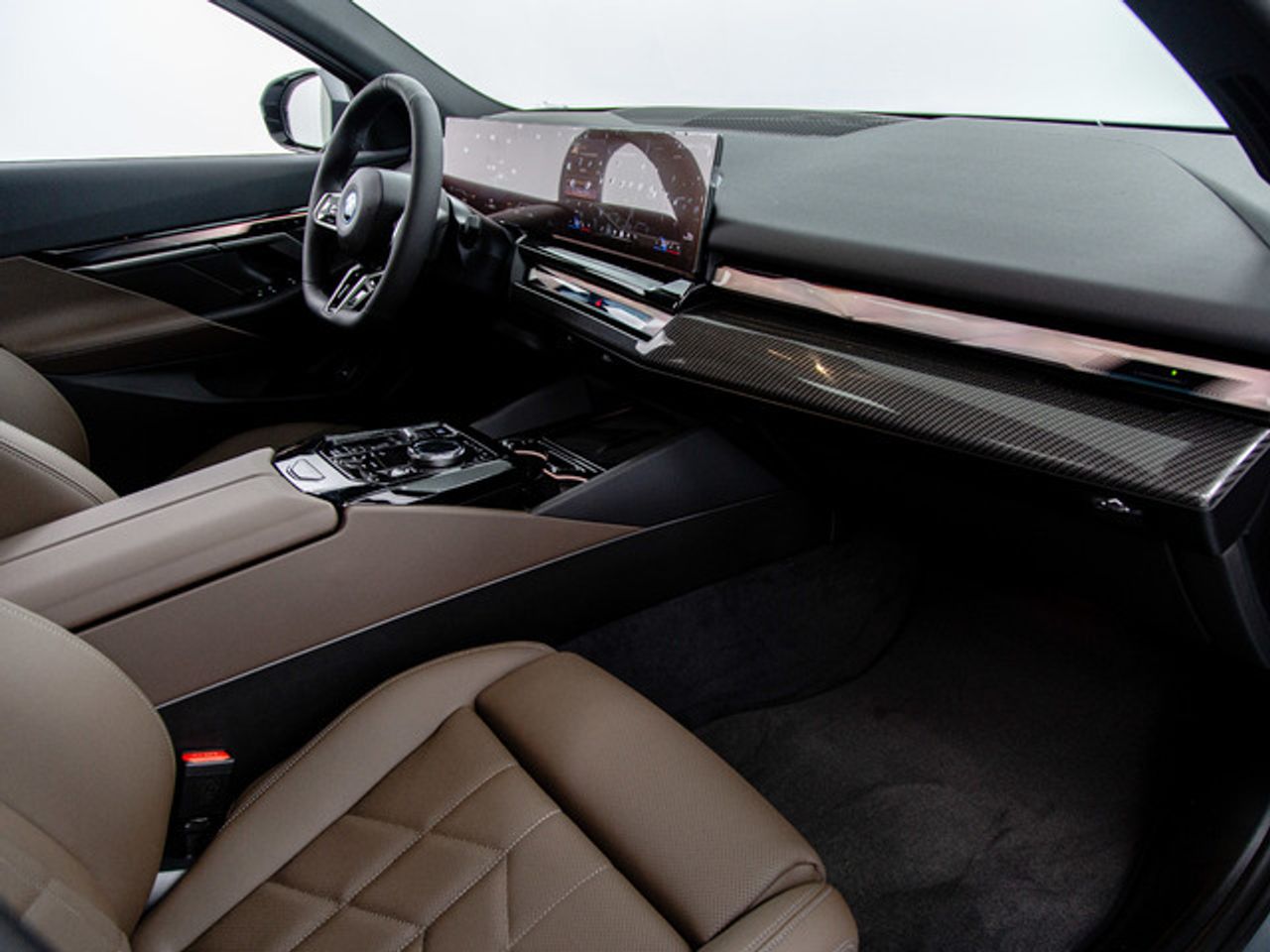 BMW i5 edrive40 touring 250 kw (340 cv)  2024 Eléctrico - Foto 9
