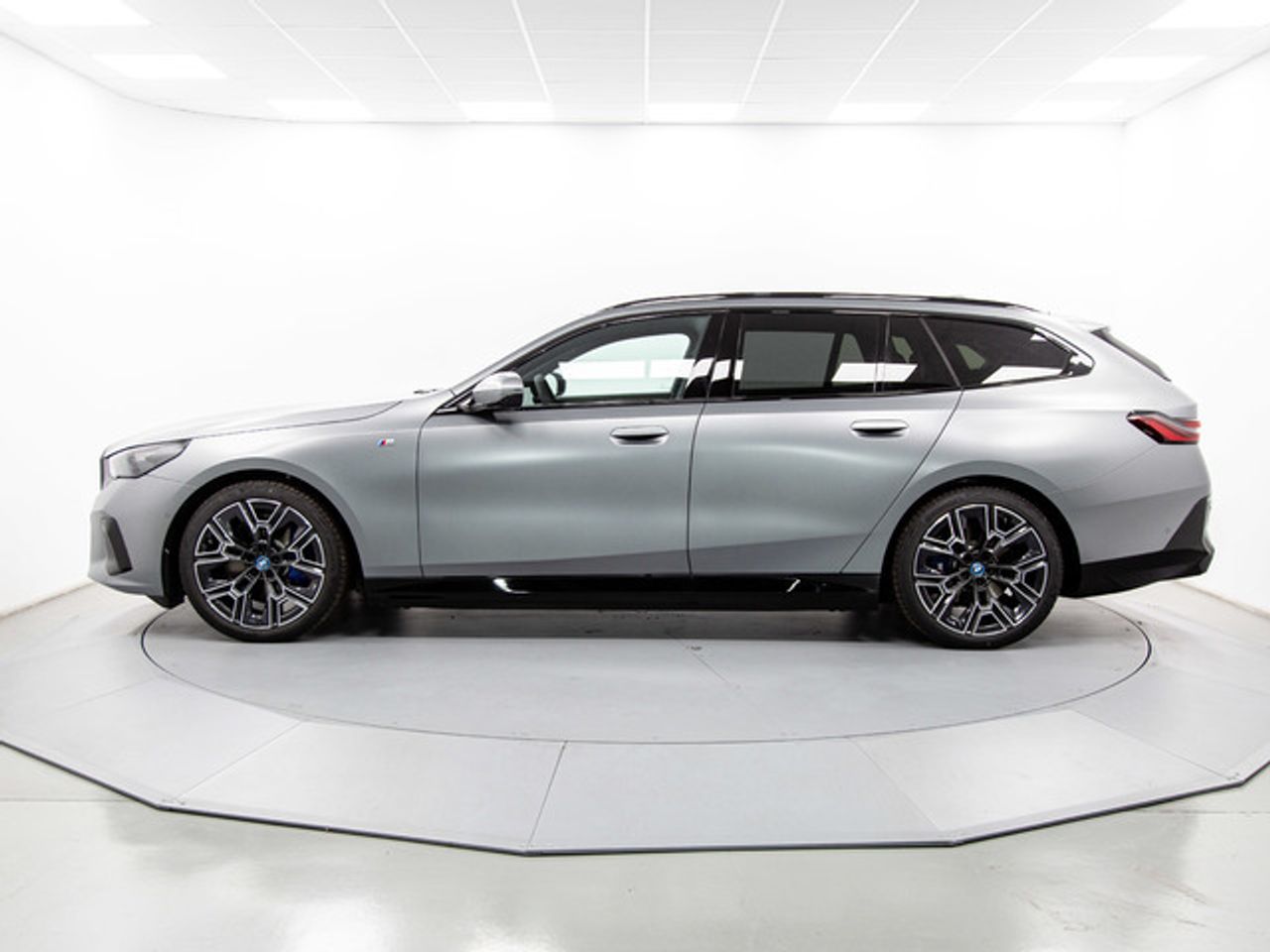 BMW i5 edrive40 touring 250 kw (340 cv)  2024 Eléctrico - Foto 4