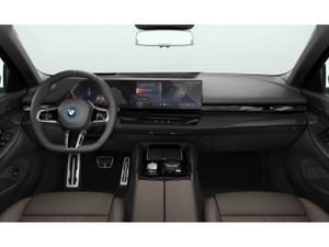 BMW i5 edrive40 touring 250 kw (340 cv)  2024 Eléctrico - Foto 3