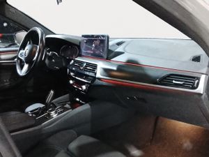BMW Serie 5 520d 140 kw (190 cv)  2022 Diésel - Foto 15