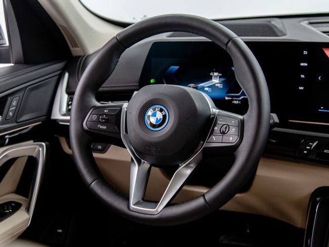 BMW iX1 edrive20 150 kw (204 cv)