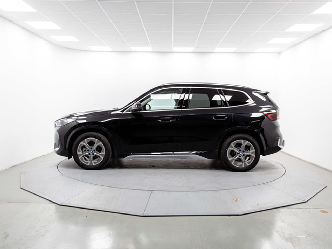 BMW iX1 edrive20 150 kw (204 cv)  2025 Eléctrico - Foto 4