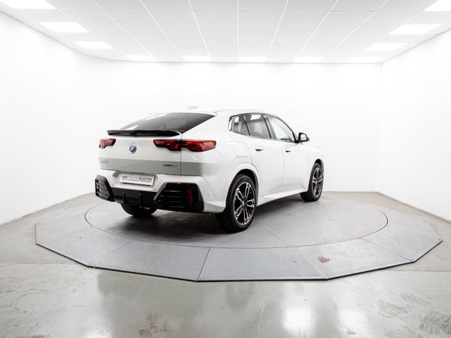 BMW iX2 edrive20 150 kw (204 cv)