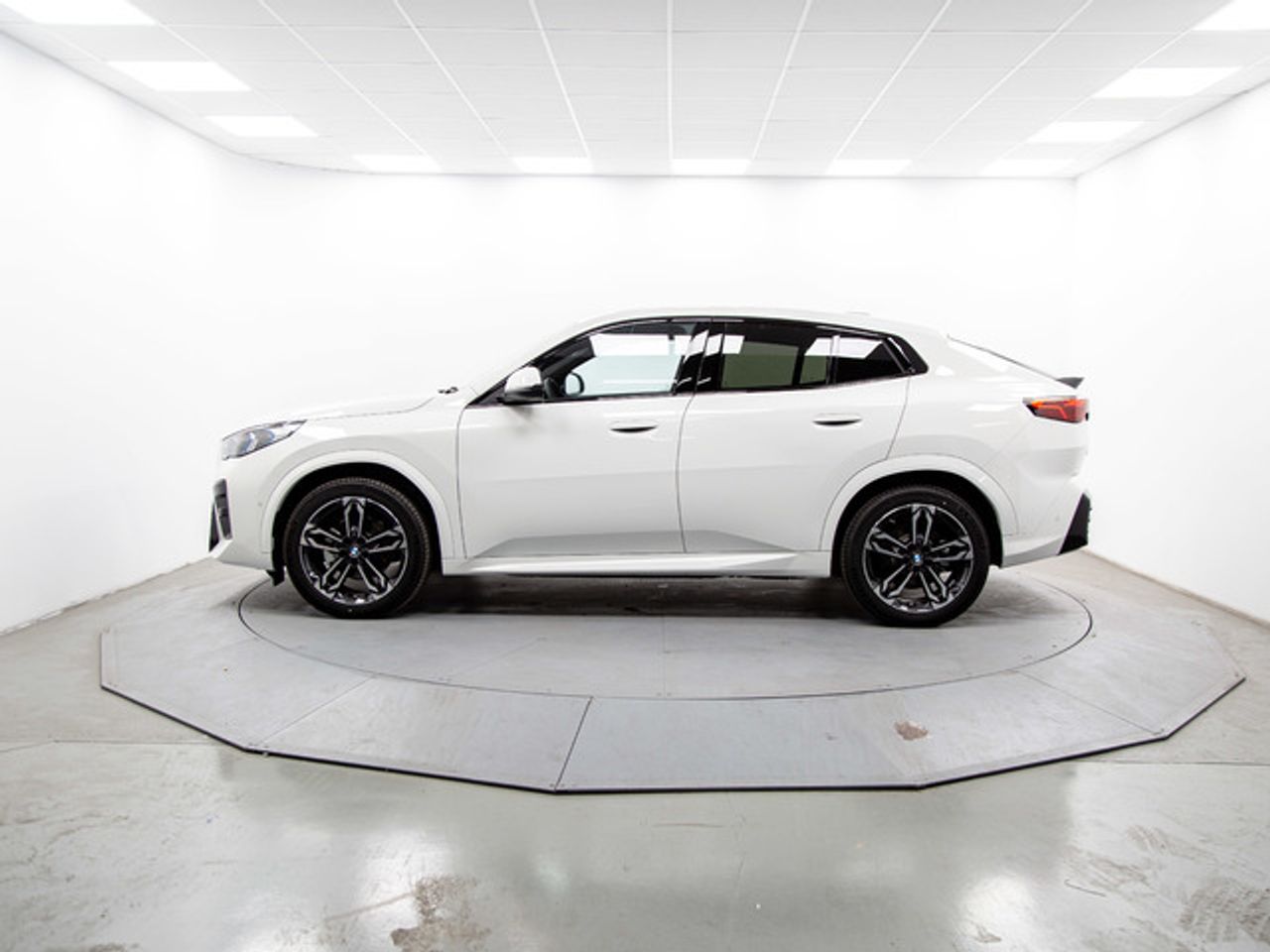 BMW iX2 edrive20 150 kw (204 cv)  2026 Eléctrico - Foto 4