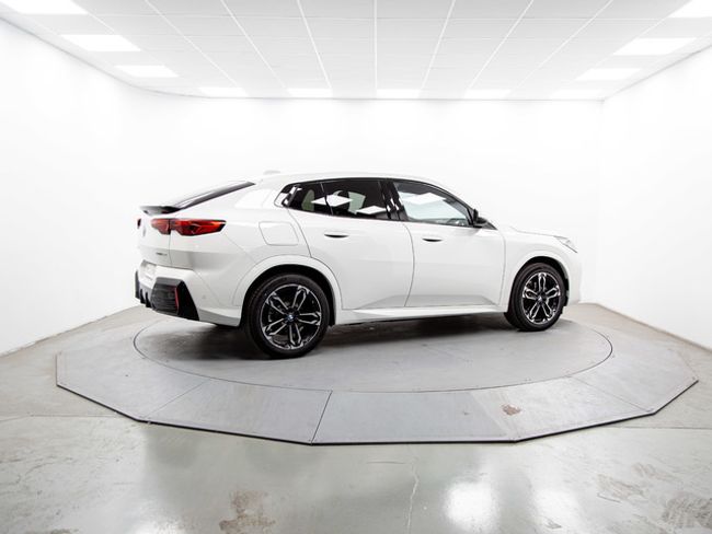 BMW iX2 edrive20 150 kw (204 cv)