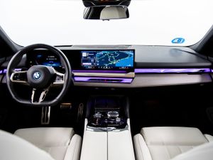 BMW i5 edrive40 250 kw (340 cv)  2024 Eléctrico - Foto 13