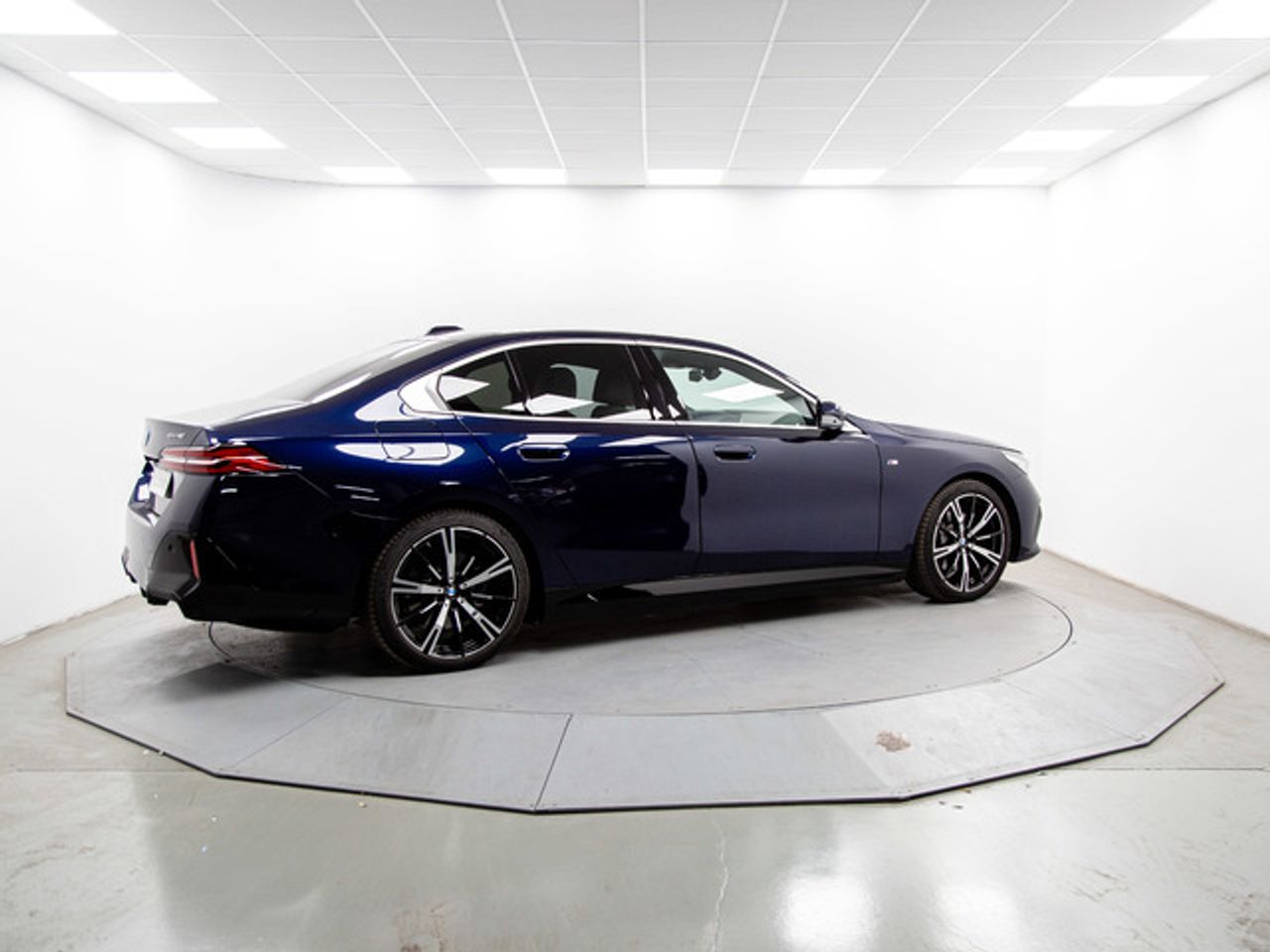 BMW i5 edrive40 250 kw (340 cv)  2024 Eléctrico - Foto 12