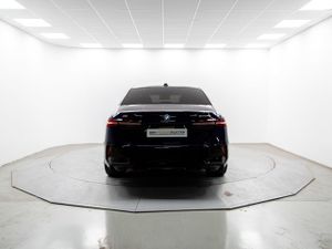 BMW i5 edrive40 250 kw (340 cv)  2024 Eléctrico - Foto 9