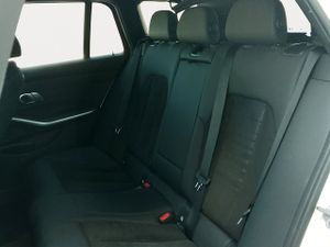 BMW Serie 3 318d touring 110 kw (150 cv)  2023 Diésel - Foto 17