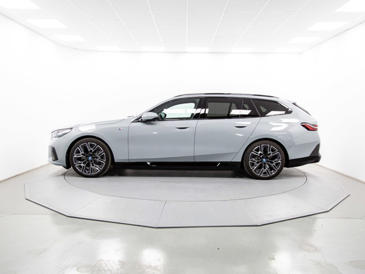 BMW i5 edrive40 touring 250 kw (340 cv)  2025 Eléctrico - Foto 4