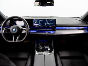 BMW i5 edrive40 touring 250 kw (340 cv)  2025 Eléctrico - Foto 13