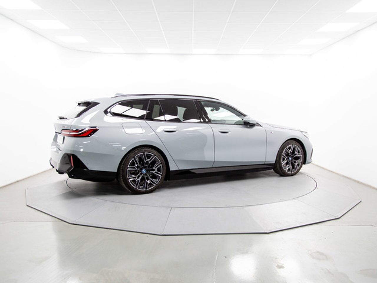 BMW i5 edrive40 touring 250 kw (340 cv)  2025 Eléctrico - Foto 12