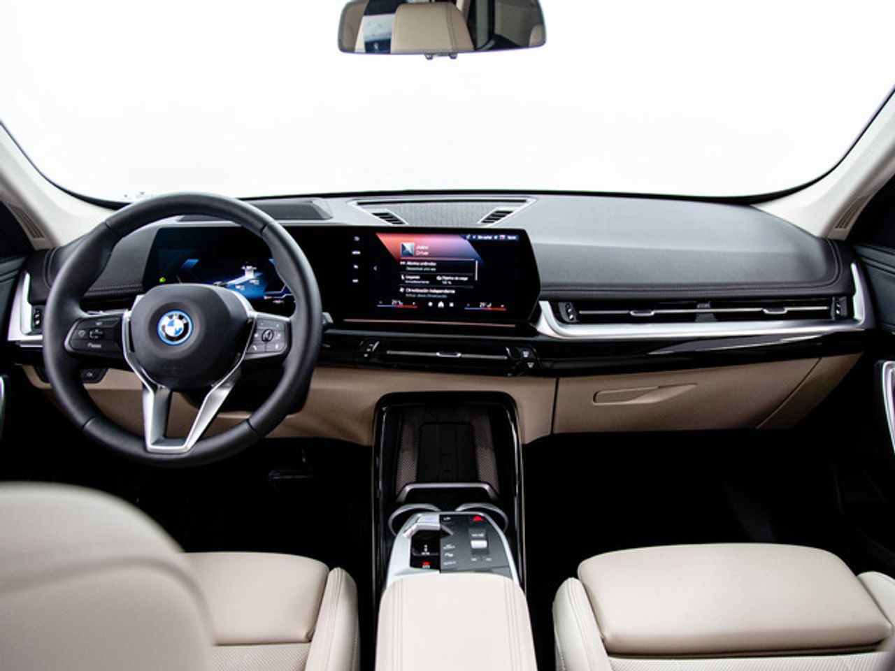 BMW iX1 edrive20 150 kw (204 cv)  2025 Eléctrico - Foto 8