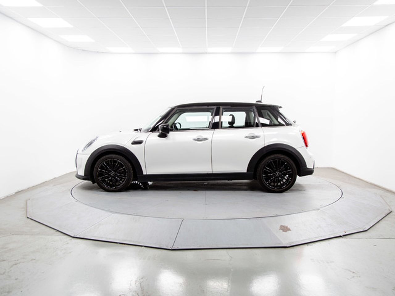 MINI Cooper 100 kw (136 cv)  2023 Gasolina - Foto 4