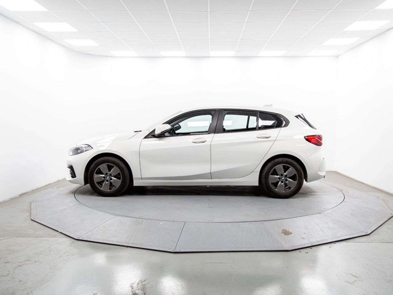 BMW Serie 1 116d business 85 kw (116 cv)  2021 Diésel - Foto 4