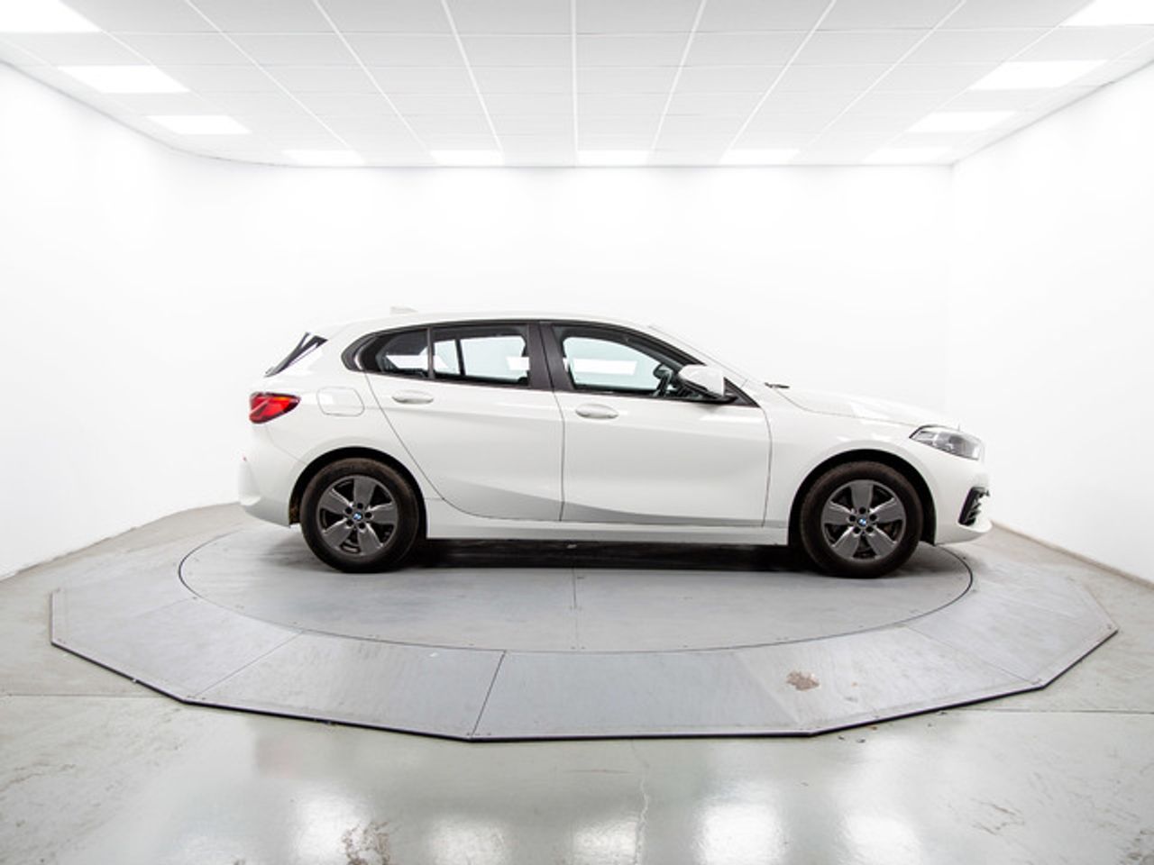 BMW Serie 1 116d business 85 kw (116 cv)  2021 Diésel - Foto 13