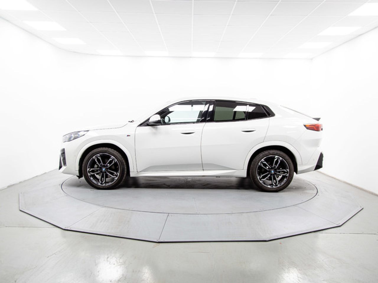 BMW X2 sdrive18d 110 kw (150 cv)  2025 Diésel - Foto 4
