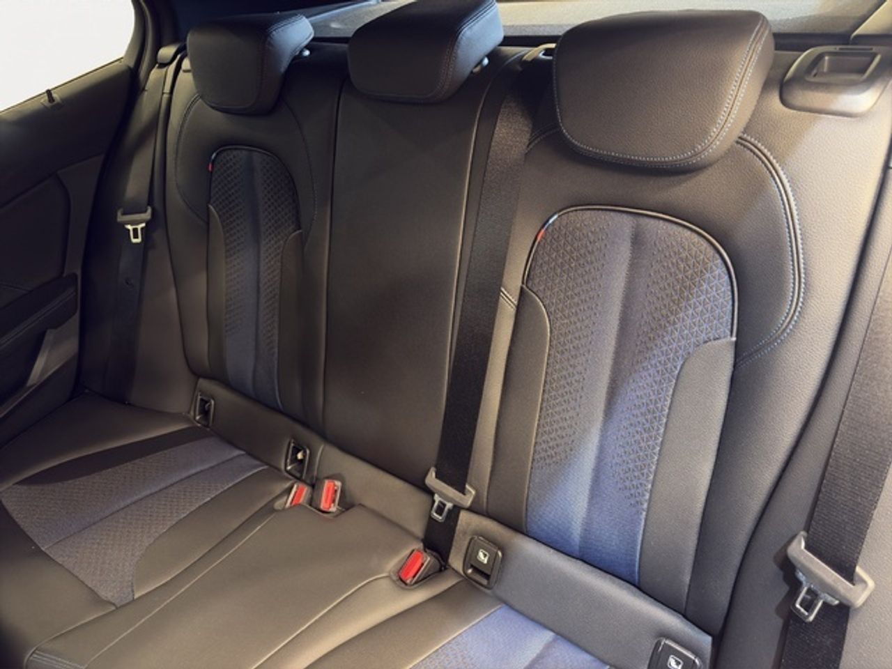 BMW Serie 1 118d business 110 kw (150 cv)  2024 Diésel - Foto 10