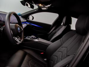 BMW Serie 5 530e 220 kw (299 cv)  2025 Híbrido (Gasolina) - Foto 27