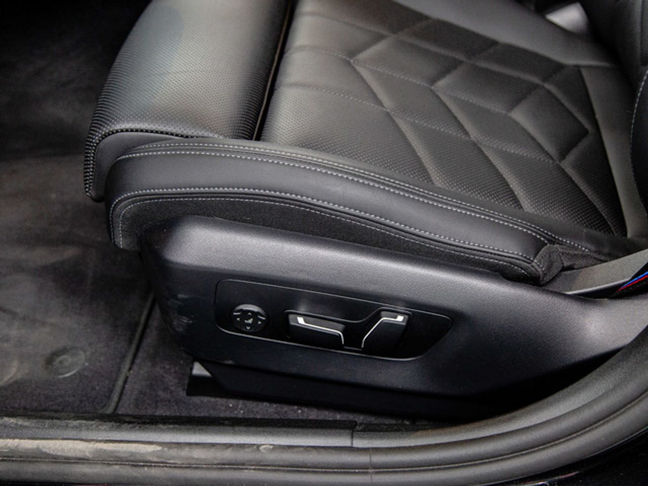 BMW Serie 5 530e 220 kw (299 cv)  2025 Híbrido (Gasolina) - Foto 16