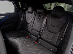 BMW XM 4.4 phev 480 kw (653 cv)  2023 Híbrido (Gasolina) - Foto 17