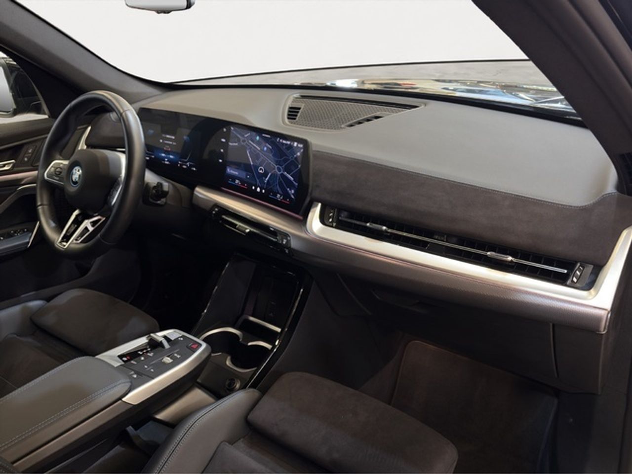 BMW iX1 edrive20 150 kw (204 cv)  2025 Eléctrico - Foto 9