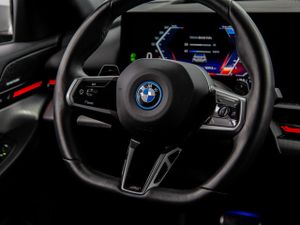 BMW Serie 5 530e 220 kw (299 cv)  2025 Híbrido (Gasolina) - Foto 29