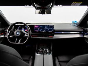 BMW Serie 5 530e 220 kw (299 cv)  2025 Híbrido (Gasolina) - Foto 13