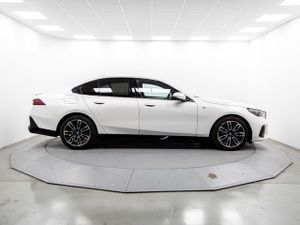 BMW Serie 5 530e 220 kw (299 cv)  2025 Híbrido (Gasolina) - Foto 23