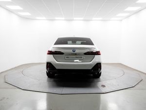 BMW Serie 5 530e 220 kw (299 cv)  2025 Híbrido (Gasolina) - Foto 9