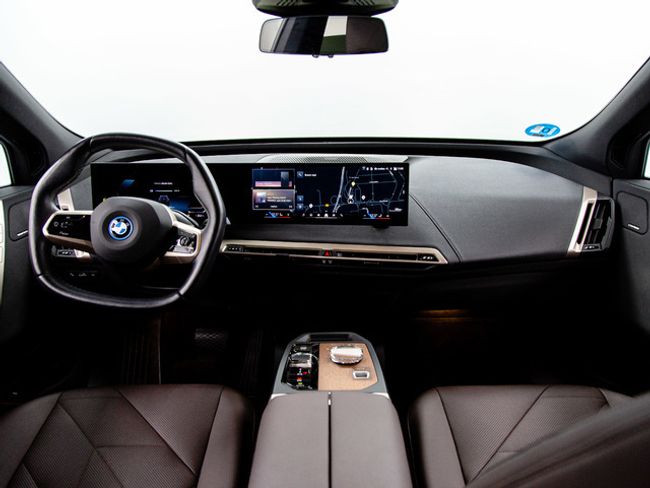 BMW iX xdrive40 240 kw (326 cv)