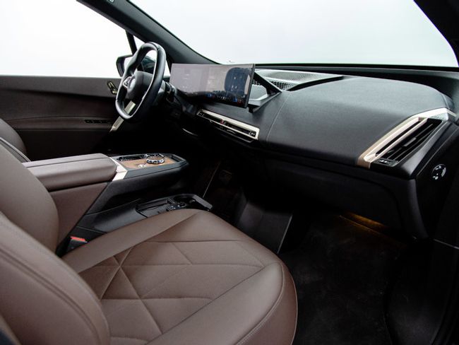 BMW iX xdrive40 240 kw (326 cv)