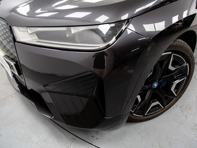 BMW iX xdrive40 240 kw (326 cv)