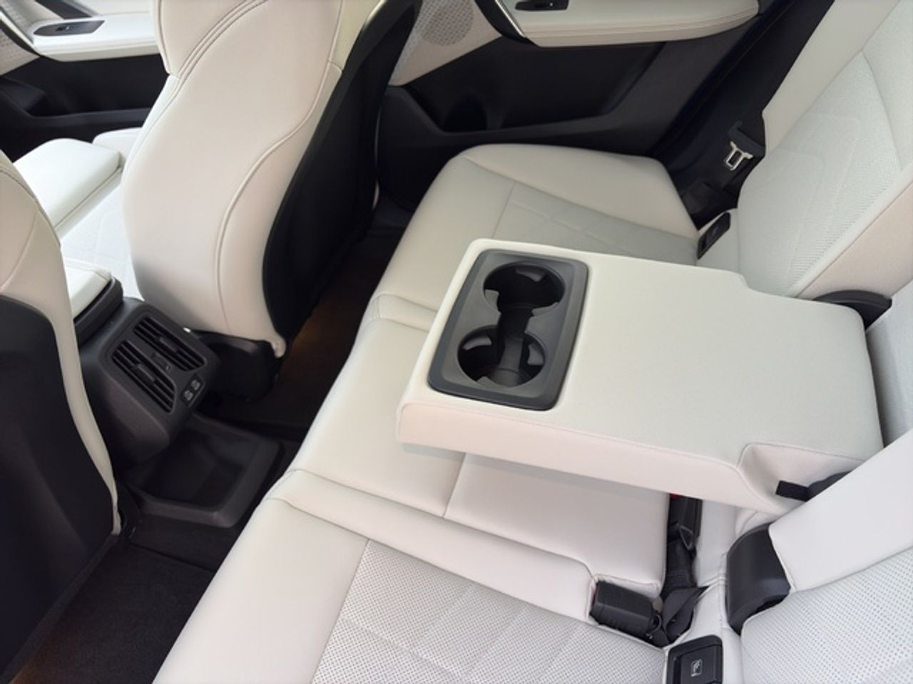BMW iX2 edrive20 150 kw (204 cv)  2025 Eléctrico - Foto 12