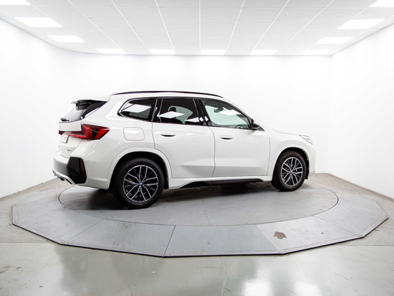 BMW iX1 edrive20 150 kw (204 cv)  2026 Eléctrico - Foto 12