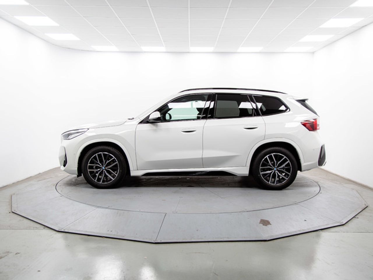 BMW iX1 edrive20 150 kw (204 cv)  2026 Eléctrico - Foto 4