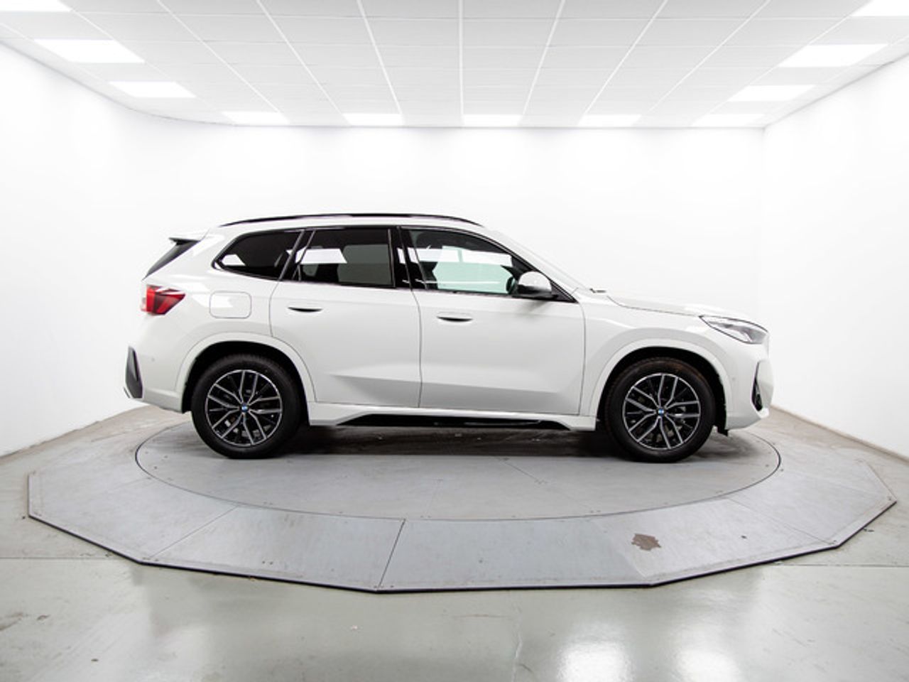 BMW iX1 edrive20 150 kw (204 cv)  2026 Eléctrico - Foto 13