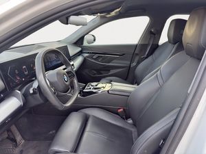 BMW Serie 5 520d 145 kw (197 cv)  2024 Diésel - Foto 27